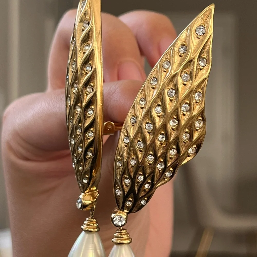 SOLD Vintage Christian Dior Angel’s Wings Rhinestone Pearl Dangle Gold Earrings - Picture 8 of 13